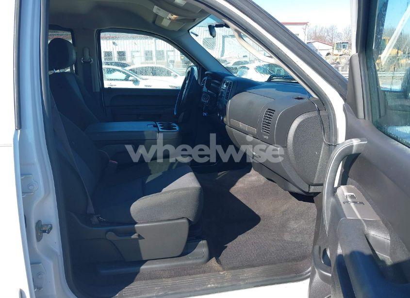 Photo 5 of 2011 Chevrolet Silverado 1500 LT (VIN 3GCPCSEA9BG135463)