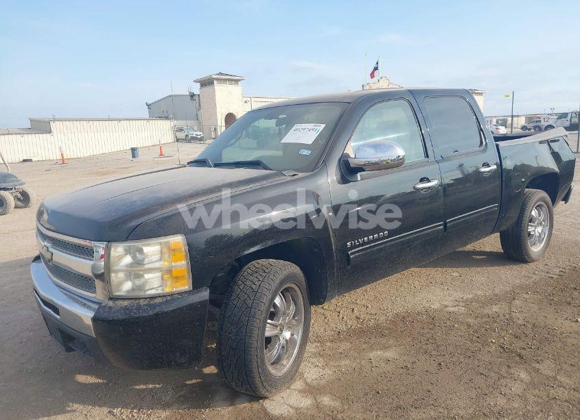 Photo 2 of 2011 Chevrolet Silverado 1500 LT (VIN 3GCPCSEAXBG115254)