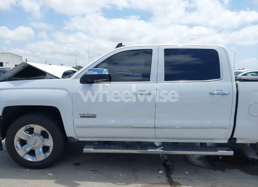 Photo 14 of 2018 Chevrolet Silverado 1500 1LZ (VIN 3GCPCSEC0JG397548)