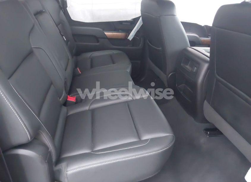 Photo 8 of 2018 Chevrolet Silverado 1500 1LZ (VIN 3GCPCSEC3JG630340)