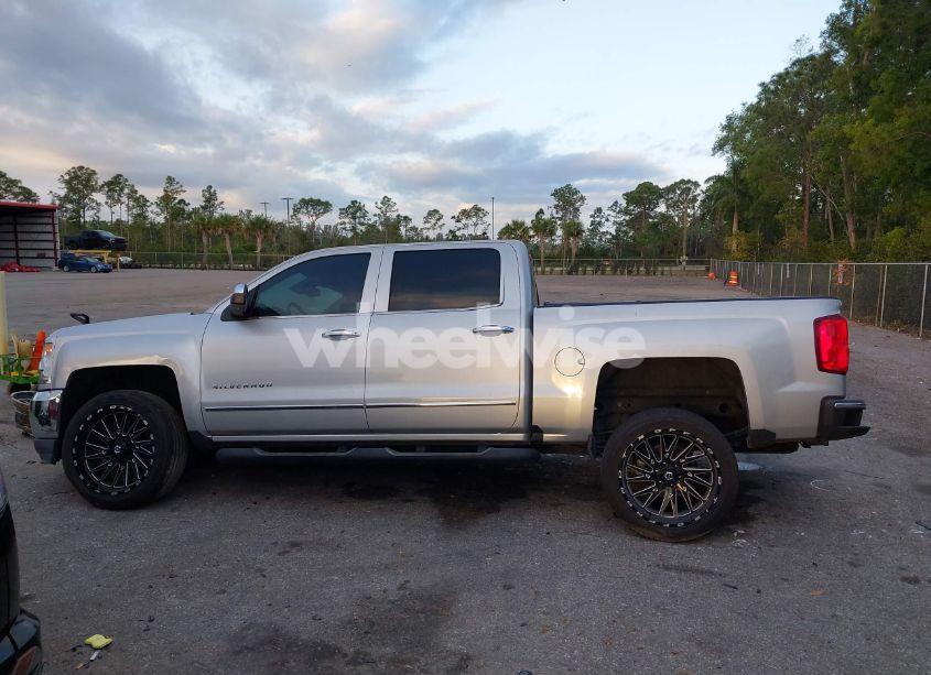 Photo 15 of 2018 Chevrolet Silverado 1500 1LZ (VIN 3GCPCSEC4JG643677)