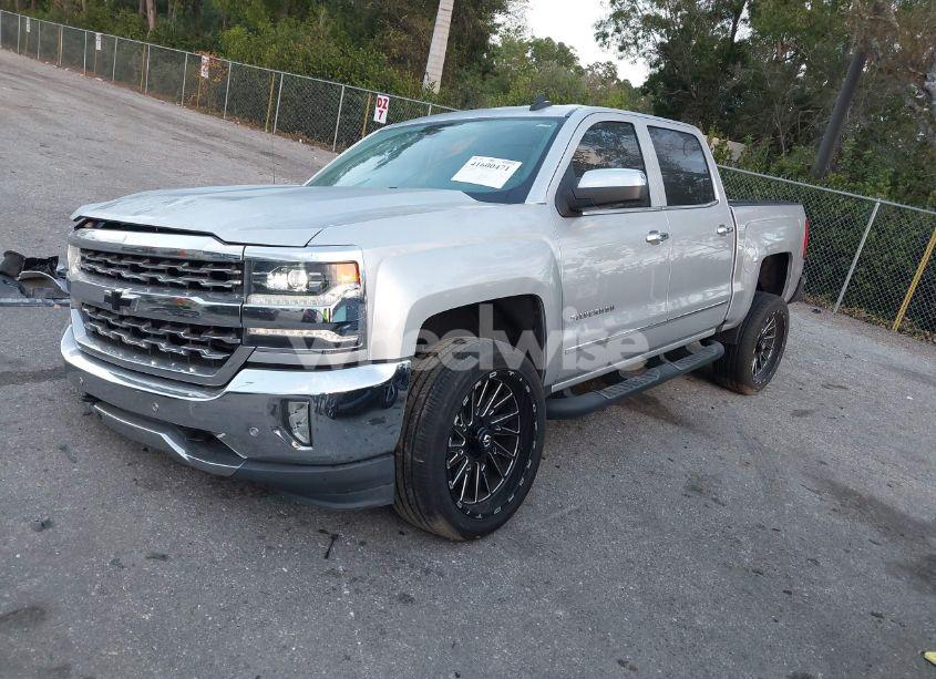 Photo 2 of 2018 Chevrolet Silverado 1500 1LZ (VIN 3GCPCSEC4JG643677)