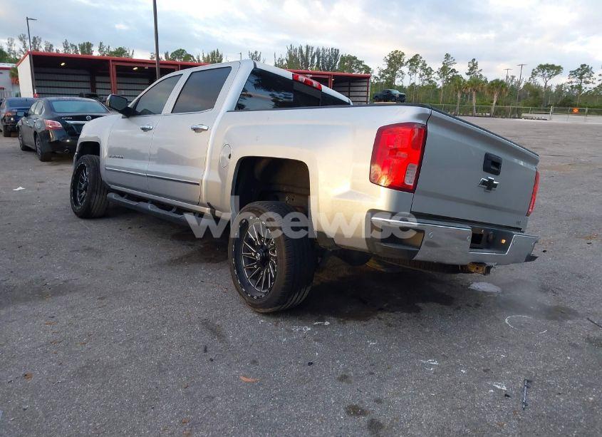 Photo 3 of 2018 Chevrolet Silverado 1500 1LZ (VIN 3GCPCSEC4JG643677)