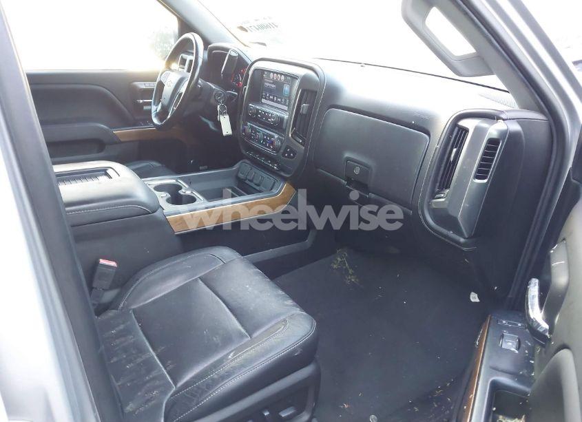 Photo 5 of 2018 Chevrolet Silverado 1500 1LZ (VIN 3GCPCSEC4JG643677)