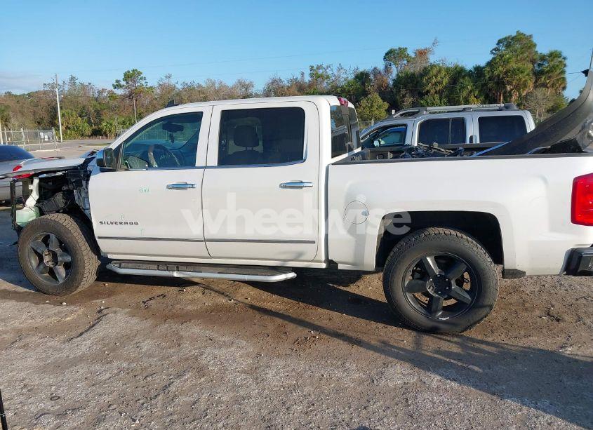 Photo 15 of 2018 Chevrolet Silverado 1500 1LZ (VIN 3GCPCSEC6JG340710)
