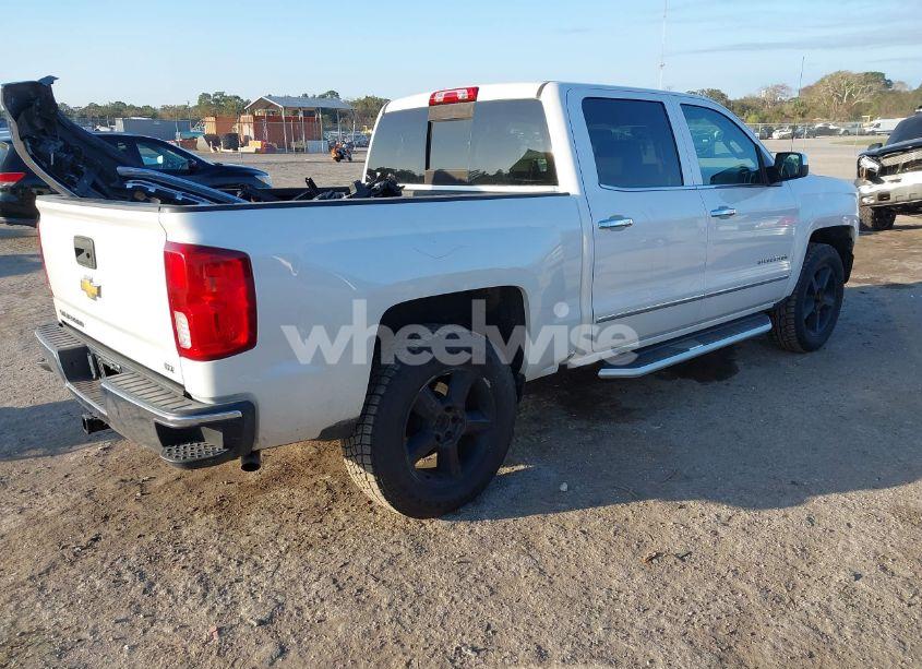Photo 4 of 2018 Chevrolet Silverado 1500 1LZ (VIN 3GCPCSEC6JG340710)