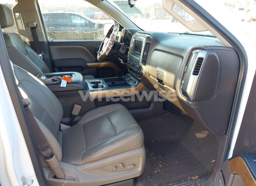 Photo 5 of 2018 Chevrolet Silverado 1500 1LZ (VIN 3GCPCSEC6JG340710)