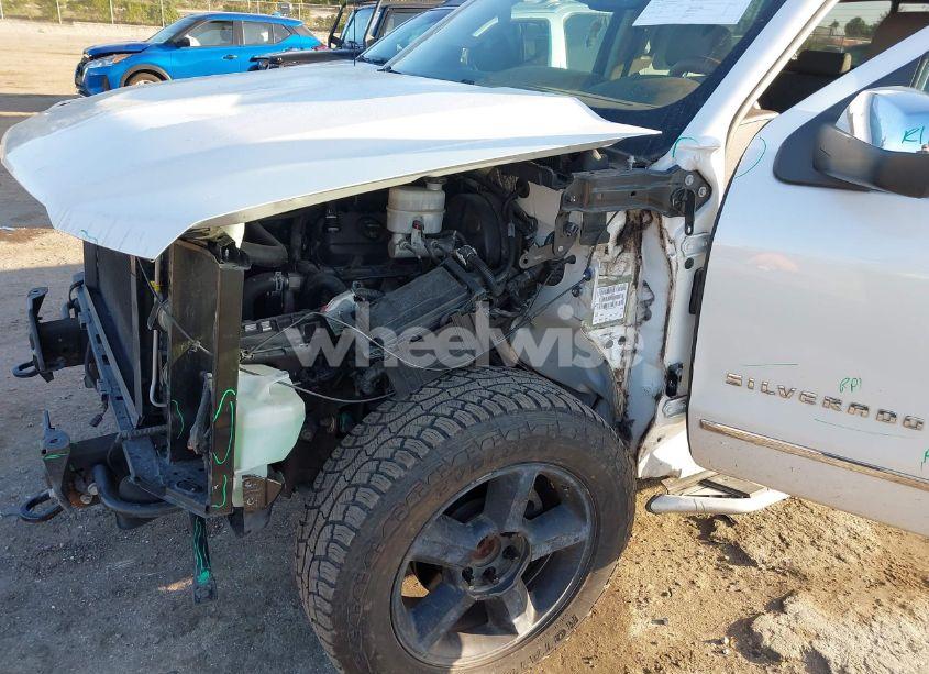 Photo 6 of 2018 Chevrolet Silverado 1500 1LZ (VIN 3GCPCSEC6JG340710)