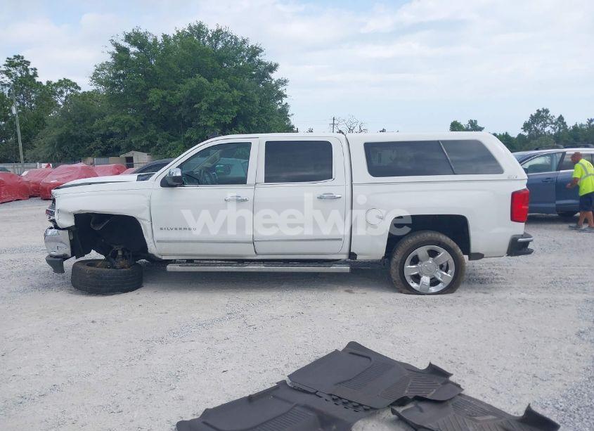Photo 14 of 2018 Chevrolet Silverado 1500 1LZ (VIN 3GCPCSEC7JG226585)