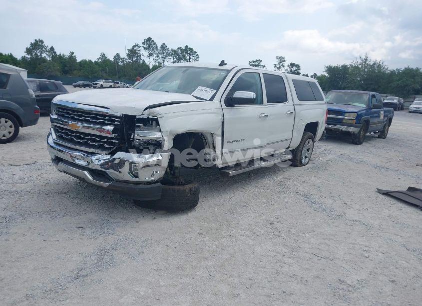 Photo 2 of 2018 Chevrolet Silverado 1500 1LZ (VIN 3GCPCSEC7JG226585)