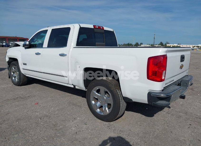 Photo 3 of 2018 Chevrolet Silverado 1500 1LZ (VIN 3GCPCSEC7JG381332)