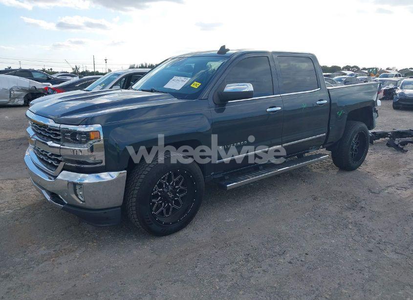 Photo 2 of 2018 Chevrolet Silverado 1500 1LZ (VIN 3GCPCSEC7JG395375)
