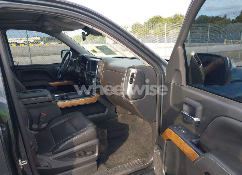 Photo 5 of 2018 Chevrolet Silverado 1500 1LZ (VIN 3GCPCSEC7JG395375)