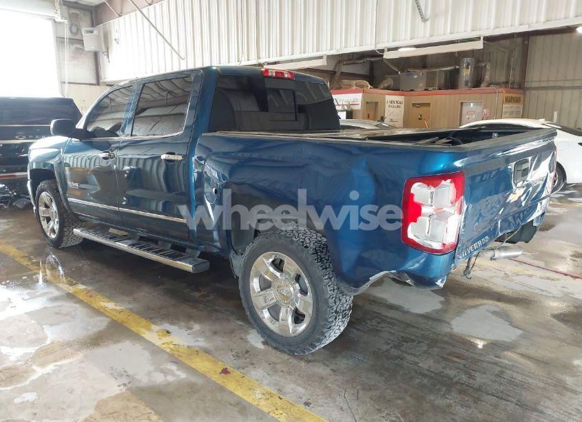 Photo 3 of 2018 Chevrolet Silverado 1500 1LZ (VIN 3GCPCSEC9JG133342)