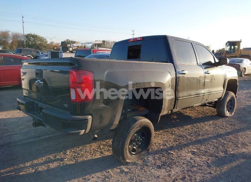 Photo 4 of 2018 Chevrolet Silverado 1500 1LZ (VIN 3GCPCSECXJG103363)