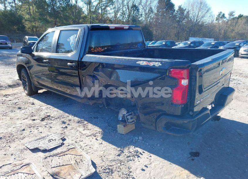 Photo 3 of 2023 Chevrolet Silverado 1500 4WD SHORT BED CUSTOM (VIN 3GCPDBEK0PG232581)