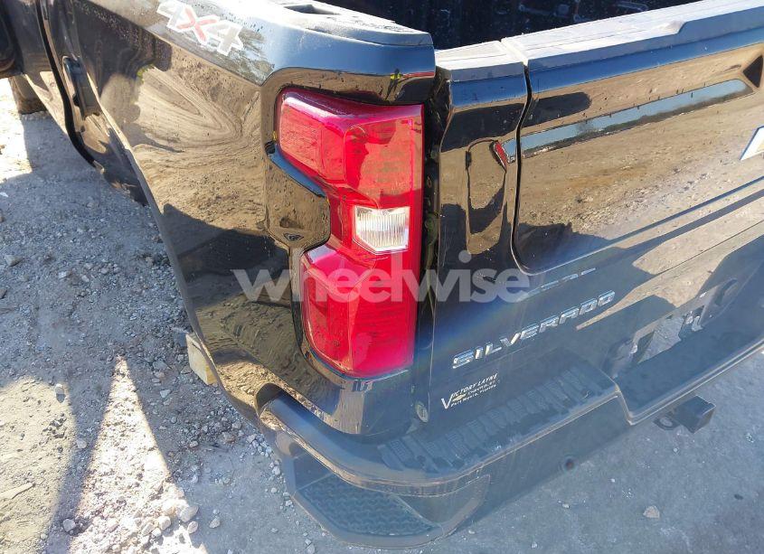 Photo 6 of 2023 Chevrolet Silverado 1500 4WD SHORT BED CUSTOM (VIN 3GCPDBEK0PG232581)