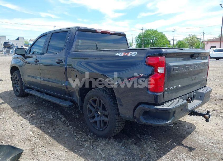 Photo 3 of 2022 Chevrolet Silverado 1500 4WD SHORT BED CUSTOM (VIN 3GCPDBEK2NG599186)