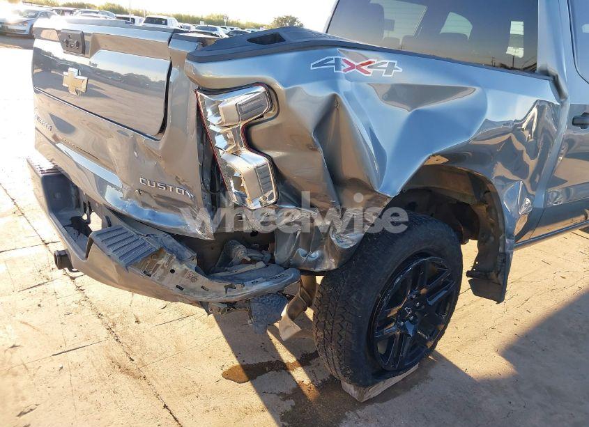 Photo 6 of 2023 Chevrolet Silverado 1500 4WD SHORT BED CUSTOM (VIN 3GCPDBEK2PG138198)