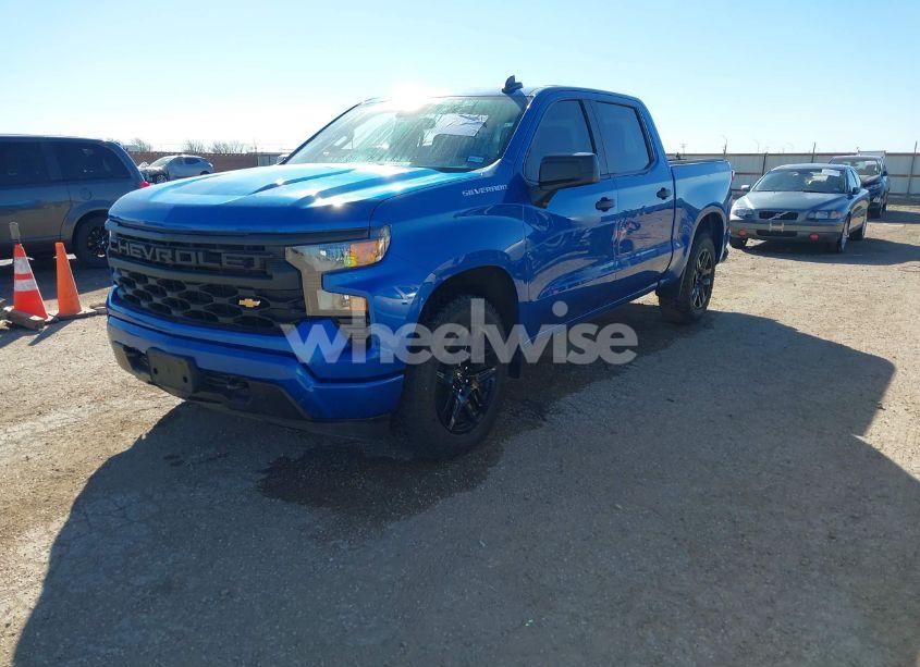 Photo 2 of 2022 Chevrolet Silverado 1500 4WD SHORT BED CUSTOM (VIN 3GCPDBEK3NG631658)