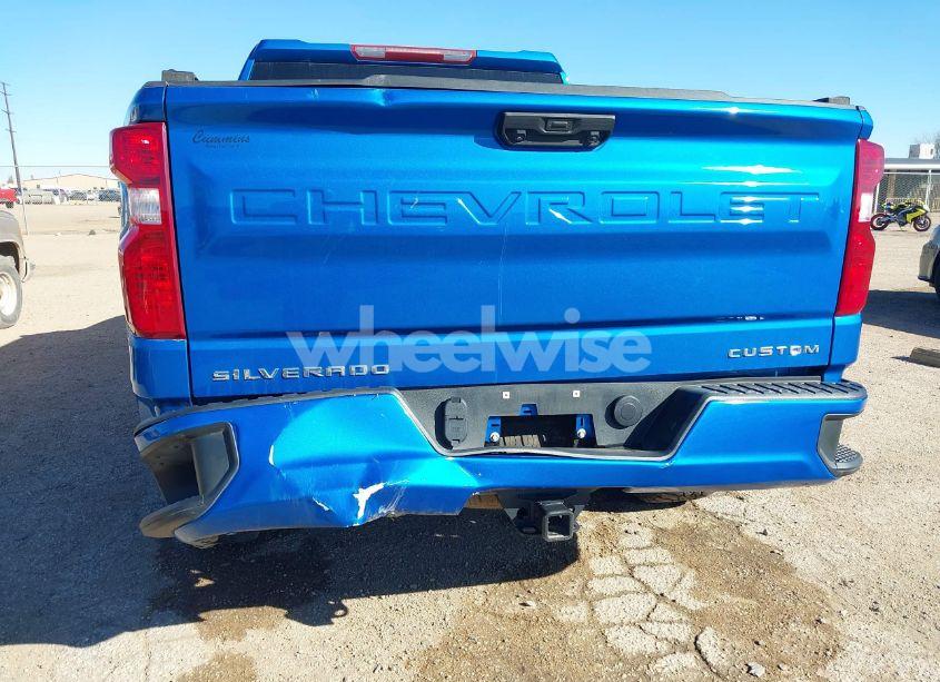 Photo 6 of 2022 Chevrolet Silverado 1500 4WD SHORT BED CUSTOM (VIN 3GCPDBEK3NG631658)