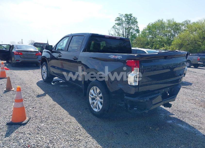 Photo 3 of 2023 Chevrolet Silverado 1500 4WD SHORT BED CUSTOM (VIN 3GCPDBEK3PG205472)