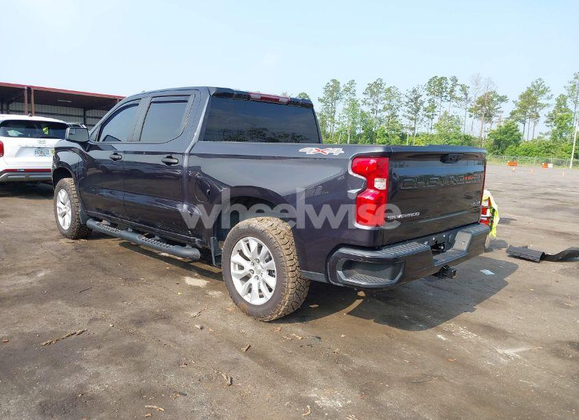 Photo 3 of 2022 Chevrolet Silverado 1500 4WD SHORT BED CUSTOM (VIN 3GCPDBEK5NG655072)