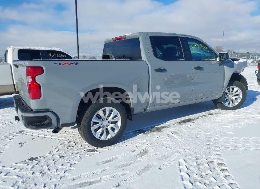 Photo 4 of 2024 Chevrolet Silverado 1500 4WD SHORT BED CUSTOM (VIN 3GCPDBEK5RG137470)