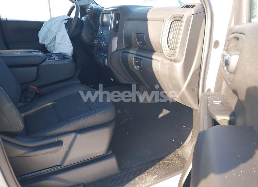 Photo 5 of 2024 Chevrolet Silverado 1500 4WD SHORT BED CUSTOM (VIN 3GCPDBEK5RG137470)