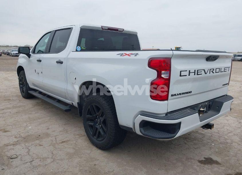 Photo 3 of 2022 Chevrolet Silverado 1500 4WD SHORT BED CUSTOM (VIN 3GCPDBEK7NG528792)