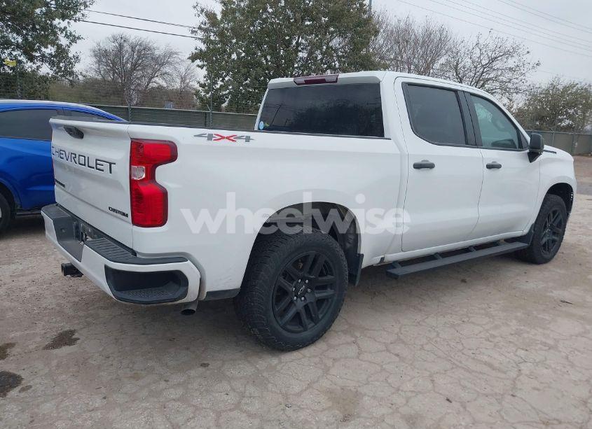 Photo 4 of 2022 Chevrolet Silverado 1500 4WD SHORT BED CUSTOM (VIN 3GCPDBEK7NG528792)