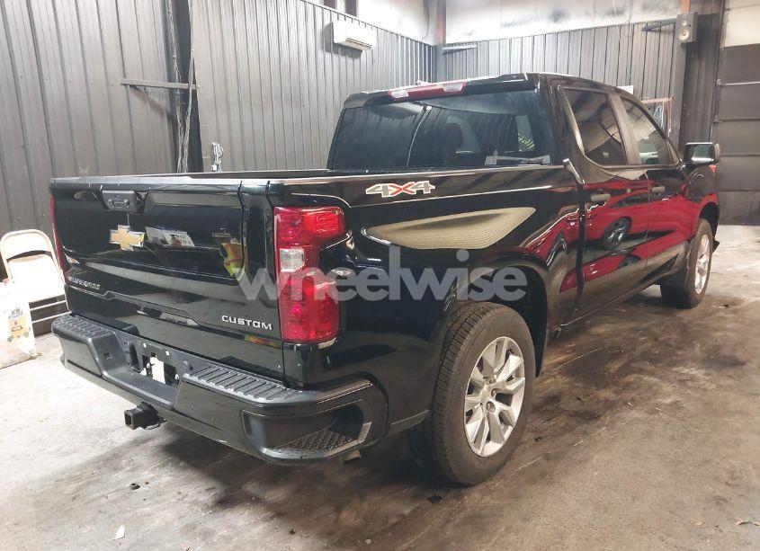 Photo 4 of 2023 Chevrolet Silverado 1500 4WD SHORT BED CUSTOM (VIN 3GCPDBEK7PG165087)