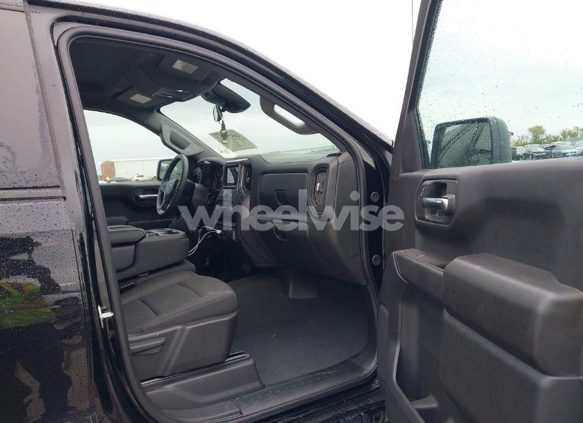 Photo 5 of 2024 Chevrolet Silverado 1500 4WD SHORT BED CUSTOM TRAIL BOSS (VIN 3GCPDCEK2RG207044)