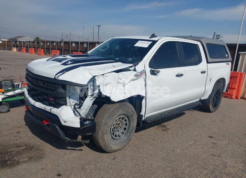 Photo 2 of 2022 Chevrolet Silverado 1500 4WD SHORT BED CUSTOM TRAIL BOSS (VIN 3GCPDCEK7NG583197)