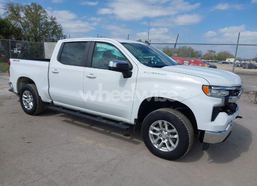 2022 Chevrolet Silverado 1500 4WD STANDARD BED LT (VIN 3GCPDDEK0NG500540) main photo