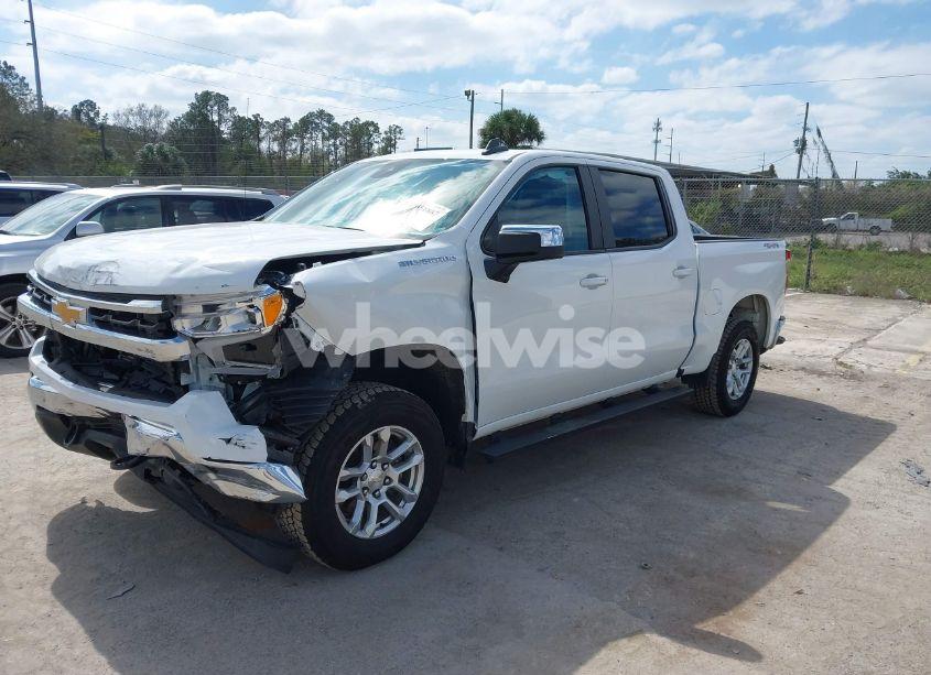 Photo 2 of 2022 Chevrolet Silverado 1500 4WD STANDARD BED LT (VIN 3GCPDDEK0NG500540)