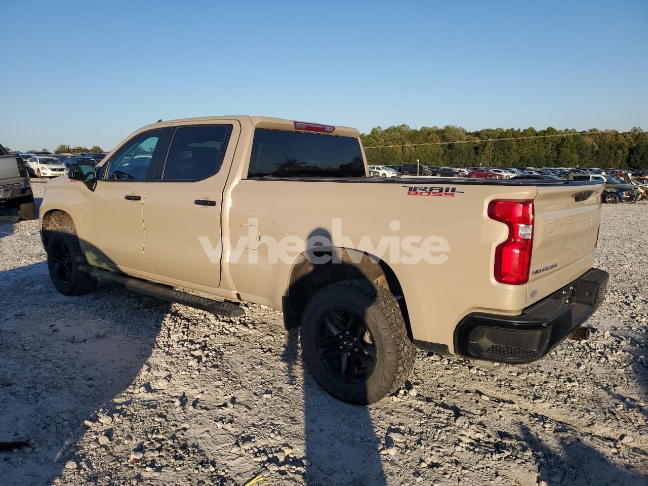 Photo 2 of 2022 CHEVROLET SILVERADO K1500 LT TRAIL BOSS (VIN 3GCPDFEK9NG645362)