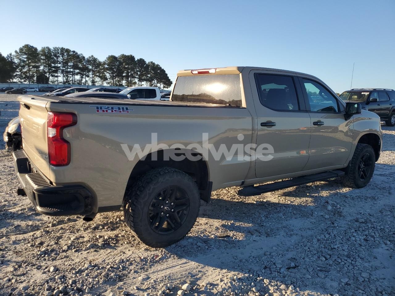 Photo 3 of 2022 CHEVROLET SILVERADO K1500 LT TRAIL BOSS (VIN 3GCPDFEK9NG645362)