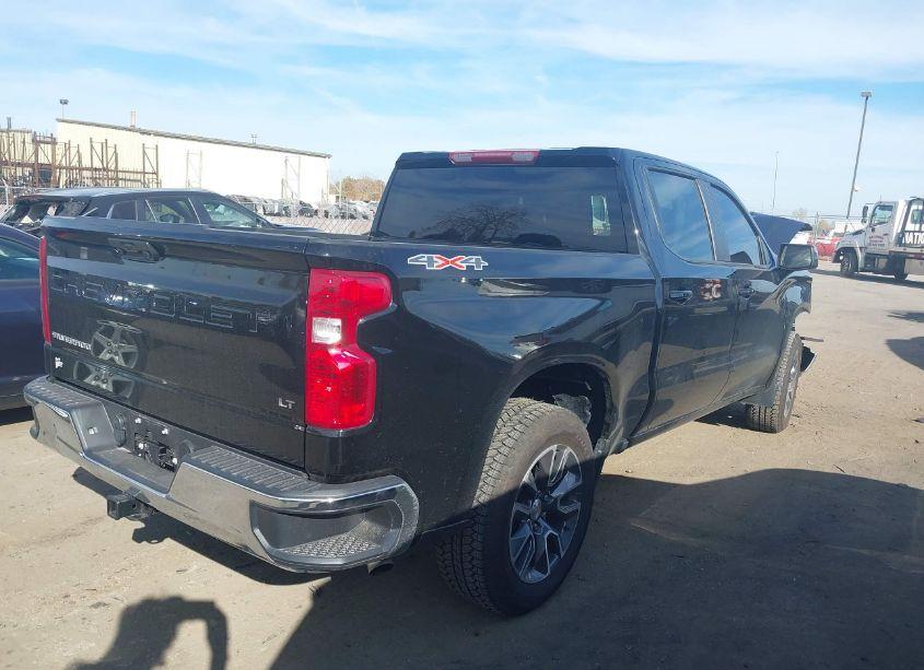 Photo 4 of 2024 Chevrolet Silverado 1500 4WD SHORT BED LT WITH 2FL (VIN 3GCPDKEK3RG351986)