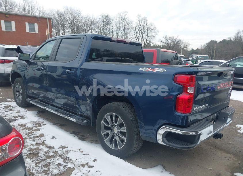 Photo 3 of 2022 Chevrolet Silverado 1500 4WD SHORT BED LT WITH 2FL (VIN 3GCPDKEK4NG621012)