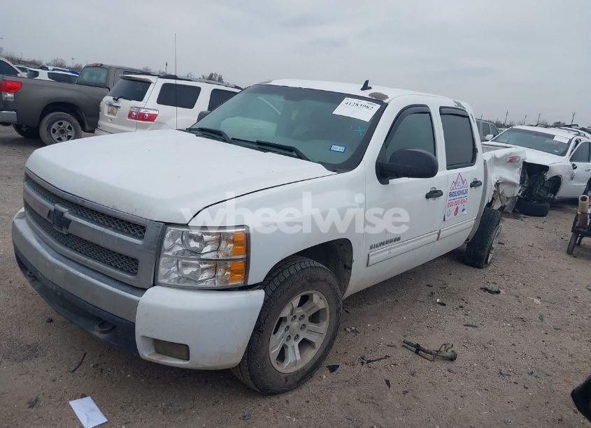 Photo 2 of 2011 Chevrolet Silverado 1500 LS (VIN 3GCPKREA0BG396458)