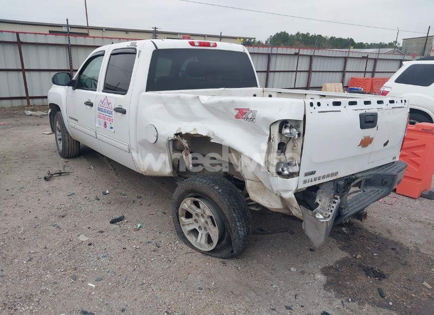 Photo 3 of 2011 Chevrolet Silverado 1500 LS (VIN 3GCPKREA0BG396458)