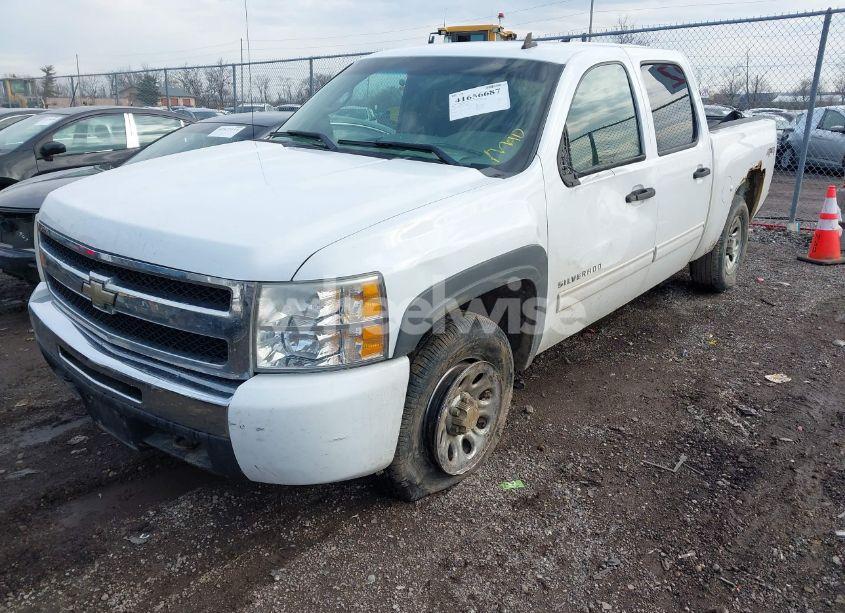 Photo 2 of 2011 Chevrolet Silverado 1500 LS (VIN 3GCPKREA1BG124050)