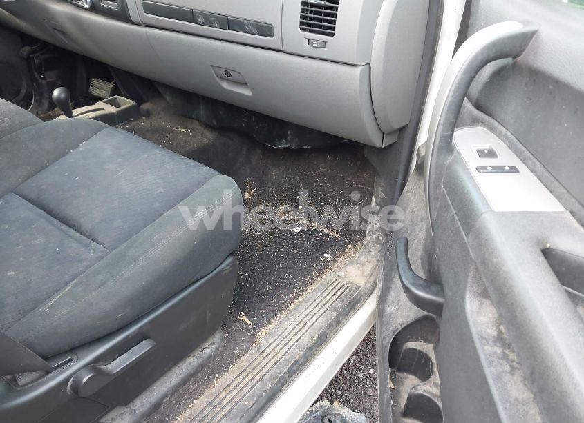 Photo 5 of 2011 Chevrolet Silverado 1500 LS (VIN 3GCPKREA1BG124050)