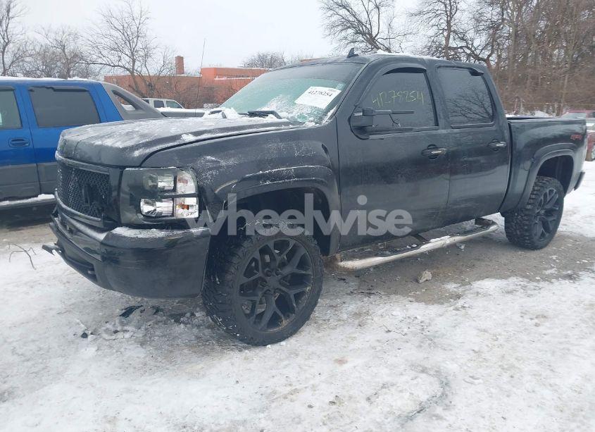 Photo 2 of 2011 Chevrolet Silverado 1500 LS (VIN 3GCPKREA6BG378918)