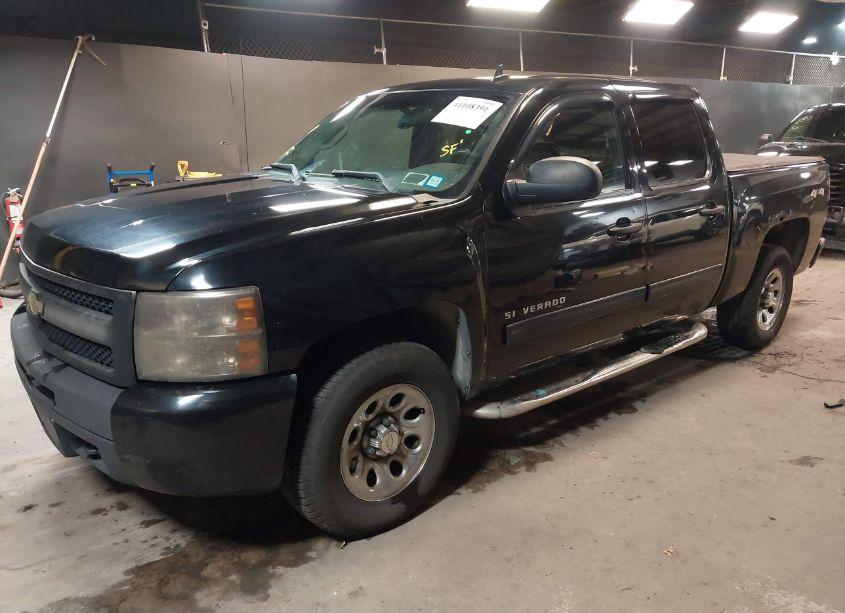 Photo 2 of 2011 Chevrolet Silverado 1500 LS (VIN 3GCPKREA8BG155926)