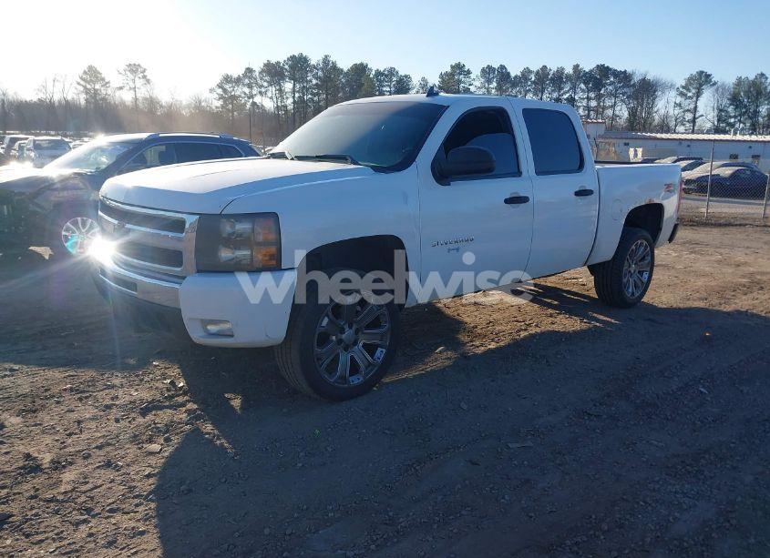 Photo 2 of 2011 Chevrolet Silverado 1500 LT (VIN 3GCPKSE30BG234970)