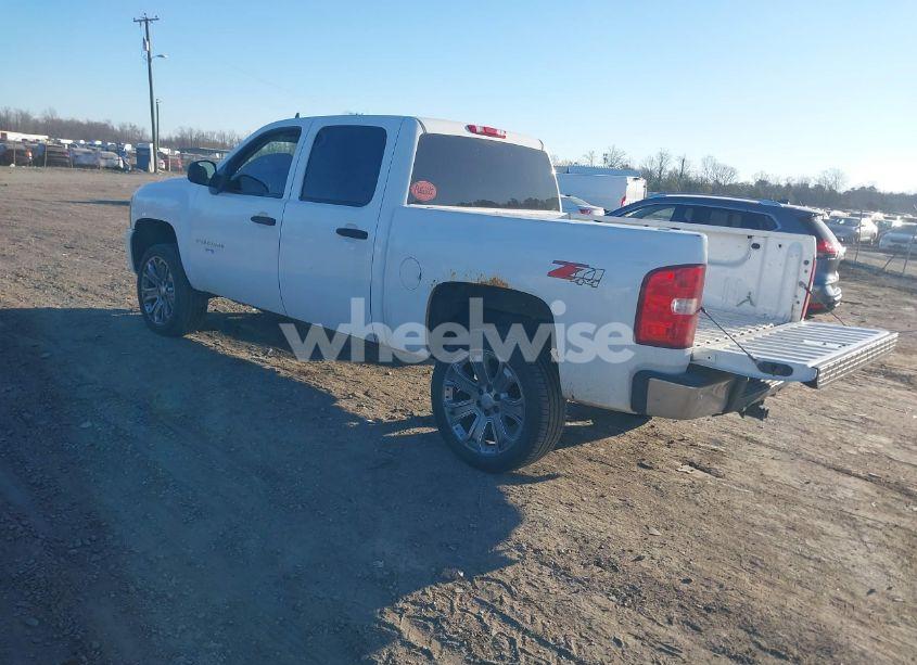 Photo 3 of 2011 Chevrolet Silverado 1500 LT (VIN 3GCPKSE30BG234970)
