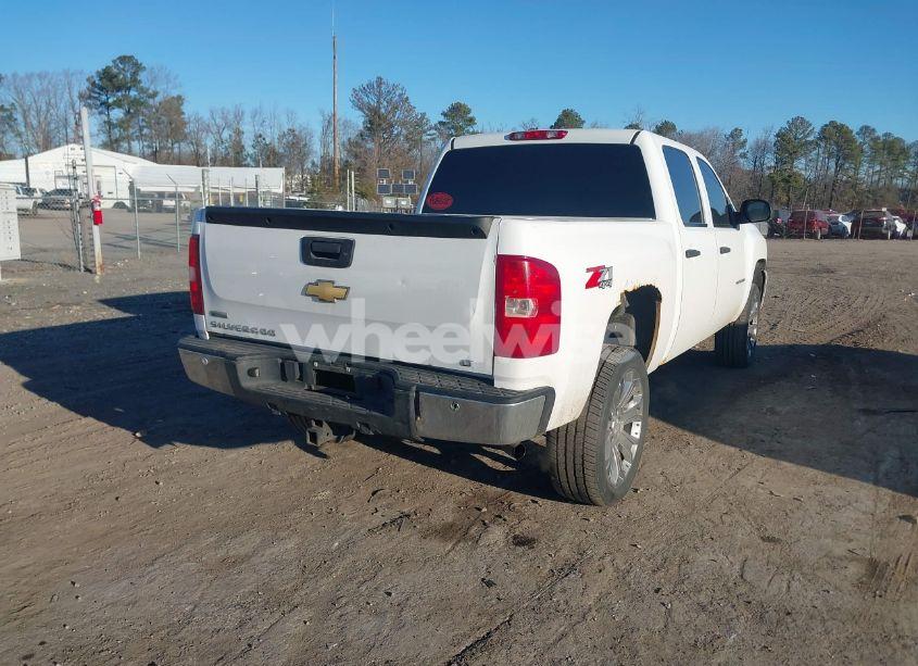 Photo 4 of 2011 Chevrolet Silverado 1500 LT (VIN 3GCPKSE30BG234970)