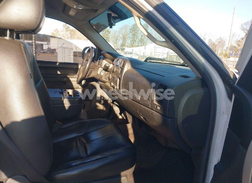 Photo 5 of 2011 Chevrolet Silverado 1500 LT (VIN 3GCPKSE30BG234970)